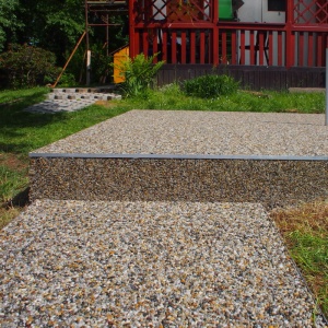 kamenný koberec, zahradní sezení 3.JPG