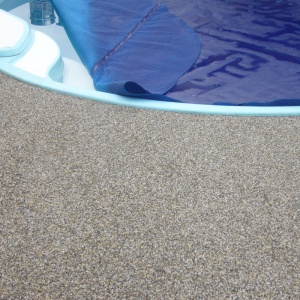 kamenný koberec límec bazénu 4.JPG
