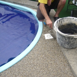 kamenný koberec límec bazénu 3.JPG