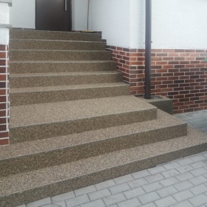 kamenný koberec na schodech 3.jpg