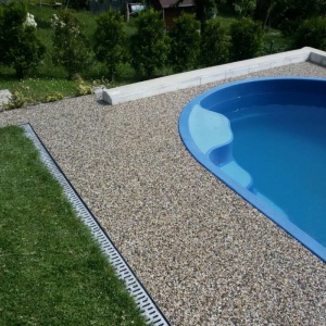 kamenný koberec, límec bazénu 1.jpg