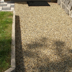 kamenný koberec na chodníku 4.JPG
